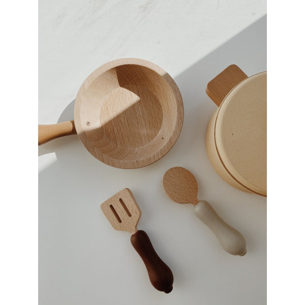 WOODEN POTS AND PANS