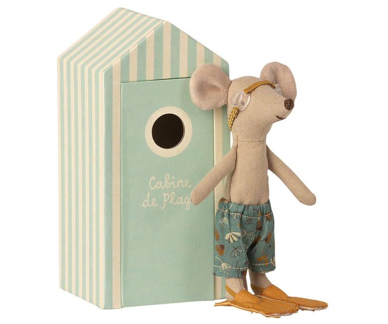 BEACH MOUSE BIG BROTHER IN CABIN DE PLAGE