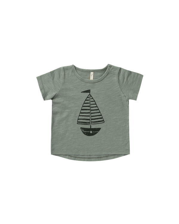 basic tee | sailboat